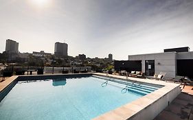 Le Rustique, Chic en Ville, BBQ/ Piscine